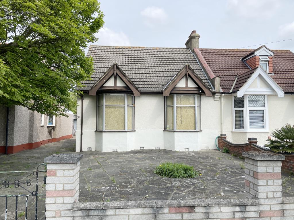 Lot: 13 - SEMI-DETACHED BUNGALOW WITH GARAGE FOR IMPROVEMENT - External image of semi-detached bungalow in Ilford